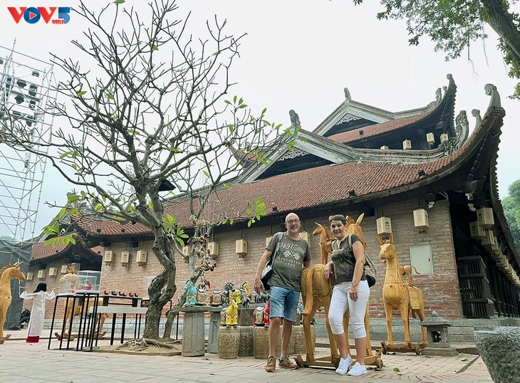 ការតាំងពិព័រណ៍ “សេះត្រឡប់មកក្រុងវិញ” នៅទីក្រុងហាណូយ - ảnh 17