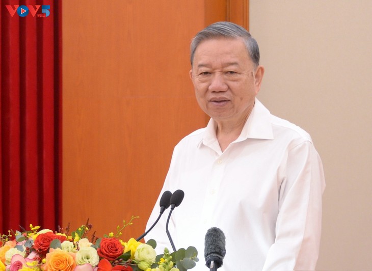 Party leader: Socio-economic report submitted to Party Congress must be realistic, specific - ảnh 1