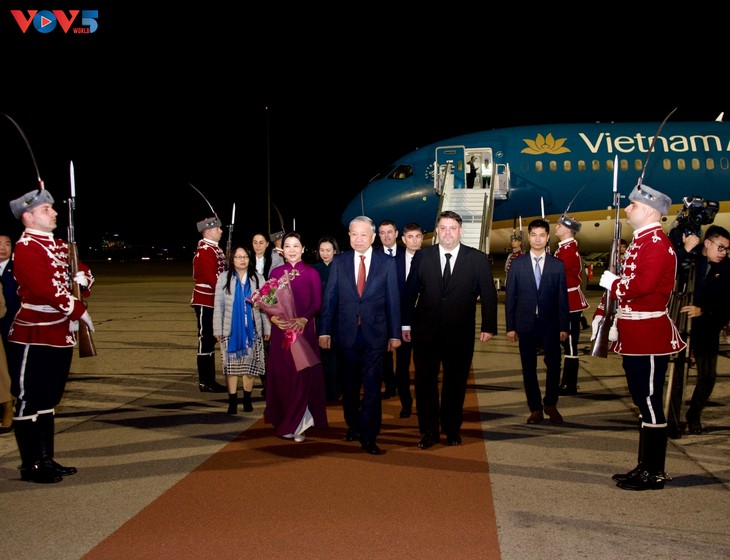 Party General Secretary arrives in Sofia for official visit to Bulgaria - ảnh 2