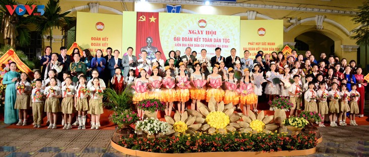 Party leader, top legislator join Great National Unity Festival in Hanoi - ảnh 1