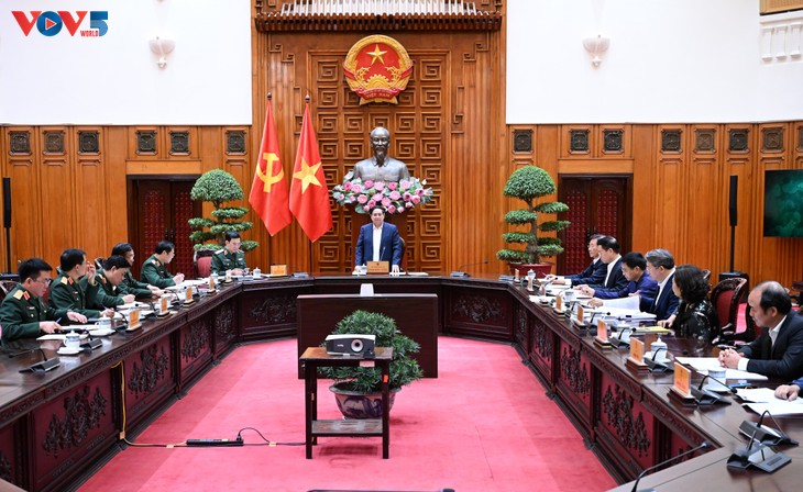 PM urges continued modernization of defense industry  - ảnh 1