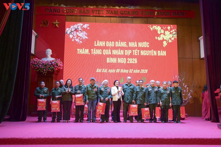 Party, State leaders pay pre-Tet visits to localities - ảnh 1