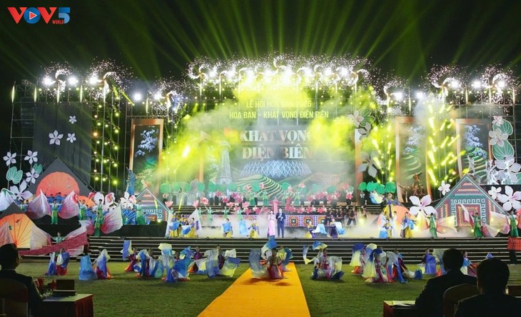 Bauhinia flower festival conveys Dien Bien’s aspiration for unity, strength - ảnh 1