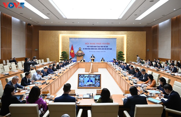 PM suggests mobilizing, utilizing resources effectively to develop silver economy - ảnh 1