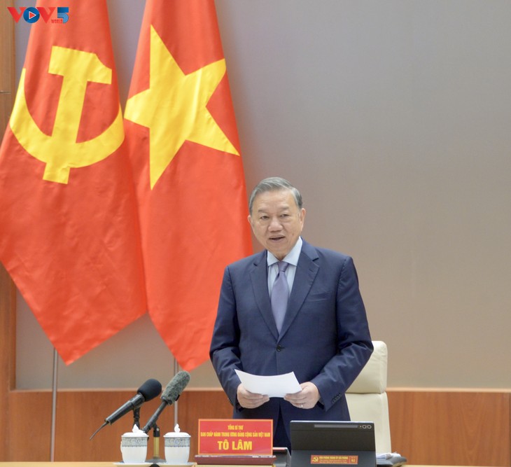 Party leader urges Hai Phong to upgrade its growth model  - ảnh 2