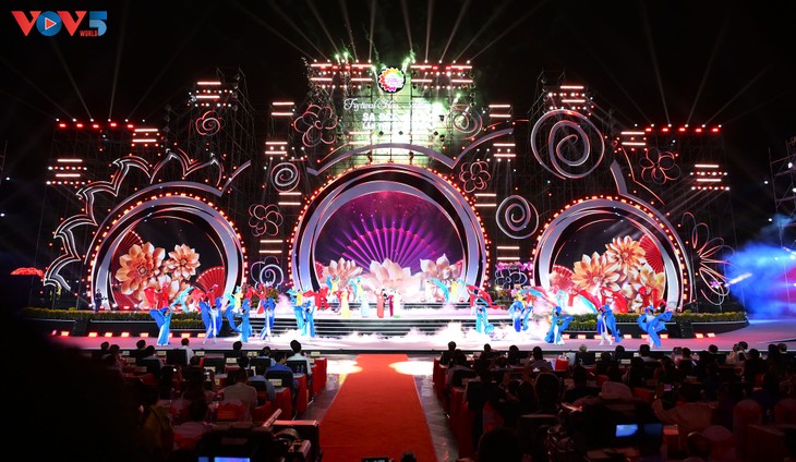 동탑성, 2025년 제2회 사덱 꽃‧관상용 나무 페스티벌 화려한 개막 - ảnh 1