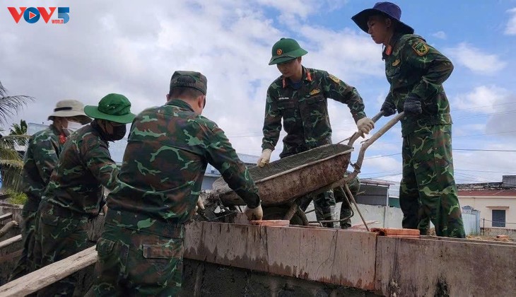 Теплые отношения между военнослужащими и населением, проявленные в ходе кампании «Куанг Чунг» в горных районах провинции Кханьхоа - ảnh 4