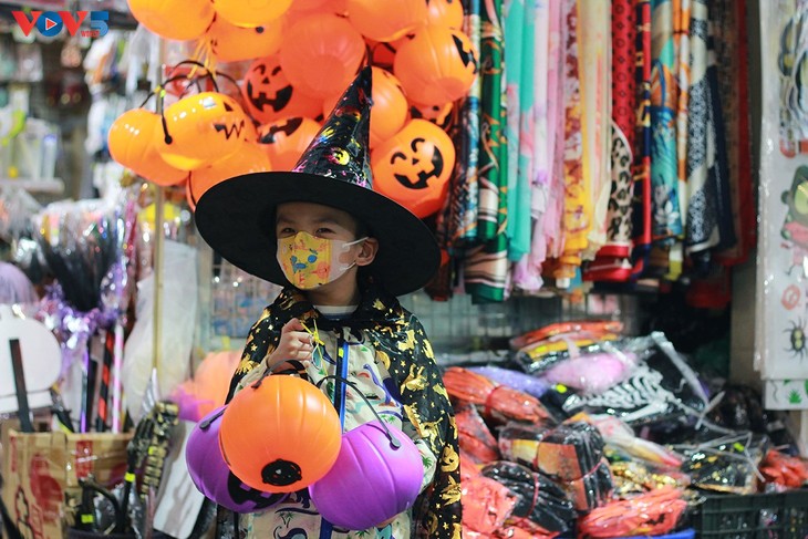 Không khí Halloween ở Hà Nội - ảnh 14