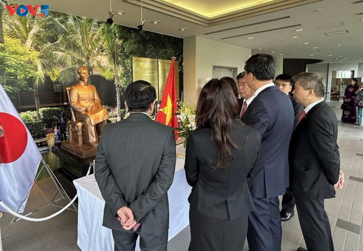 Kỷ niệm 135 năm Ngày sinh Chủ tịch Hồ Chí Minh tại nhiều quốc gia  - ảnh 11