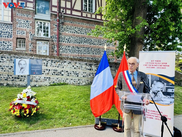 Kỷ niệm 135 năm Ngày sinh Chủ tịch Hồ Chí Minh tại nhiều quốc gia  - ảnh 14