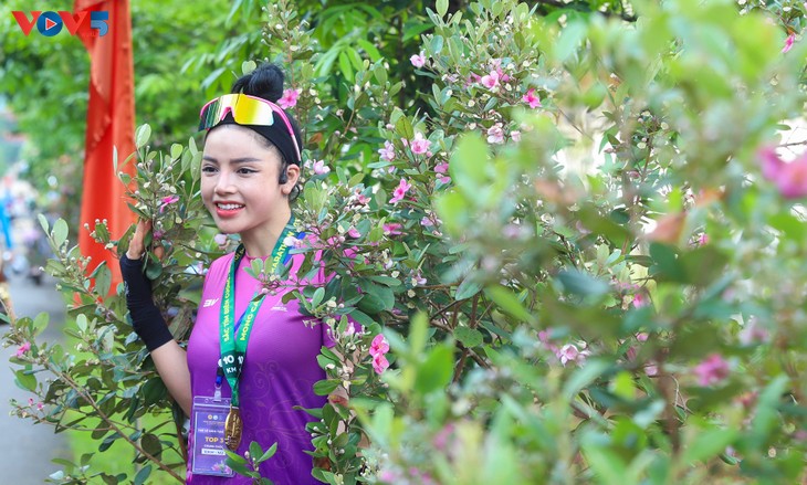 Lên biên cương Đông Bắc ngắm bạt ngàn sắc tím hoa sim - ảnh 9