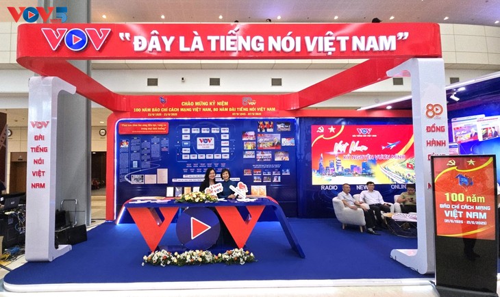 Trực tiếp: Khai mạc Hội Báo toàn quốc 2025 kỷ niệm 100 năm Báo chí cách mạng Việt Nam  - ảnh 1