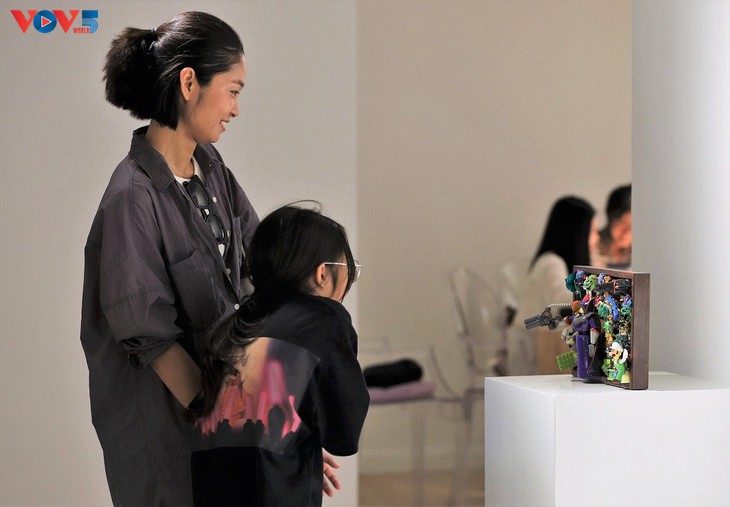 “Sao bốn cánh” - Dấu ấn cá nhân trong triển lãm đầu tay của nghệ sĩ trẻ Hoàng Anh Trung - ảnh 14