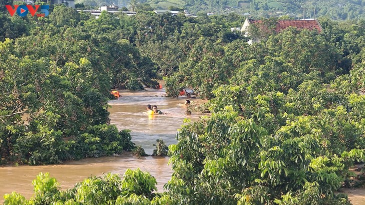 Giải cứu thành công người dân bị cô lập do mưa lũ ở các tỉnh miền núi phía Bắc - ảnh 7