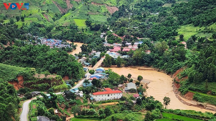 Giải cứu thành công người dân bị cô lập do mưa lũ ở các tỉnh miền núi phía Bắc - ảnh 8
