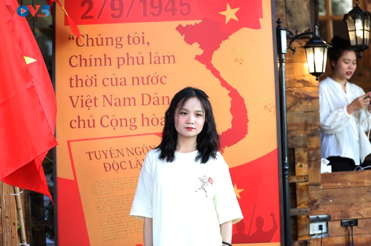 Hà Nội: Độc đáo quán cà phê trang trí cờ đỏ sao vàng kỷ niệm 80 năm Quốc khánh Việt Nam - ảnh 5