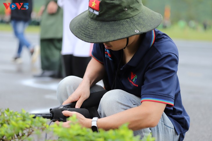 Khoảnh khắc phía sau ống kính: Nhà báo và 80 năm Quốc khánh - ảnh 4
