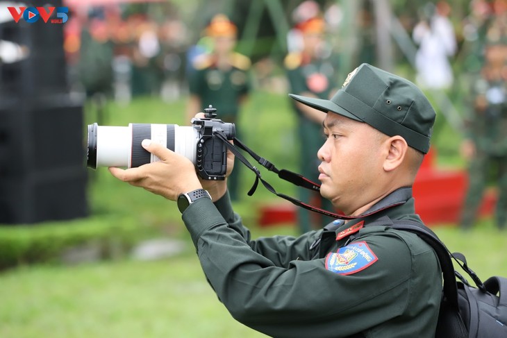 Khoảnh khắc phía sau ống kính: Nhà báo và 80 năm Quốc khánh - ảnh 7