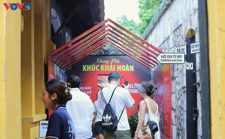 Trưng bày “Vang mãi khúc khải hoàn” khắc hoạ một Hà Nội hào hùng Ngày Giải phóng - ảnh 2