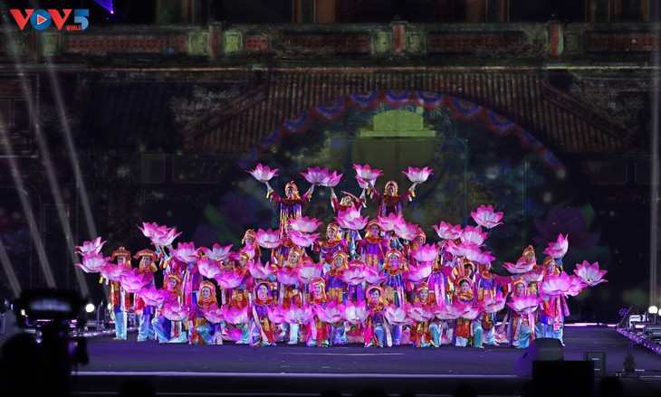 Lễ hội Văn hóa Thế giới lần thứ nhất rực rỡ khai màn tại Hà Nội - ảnh 13