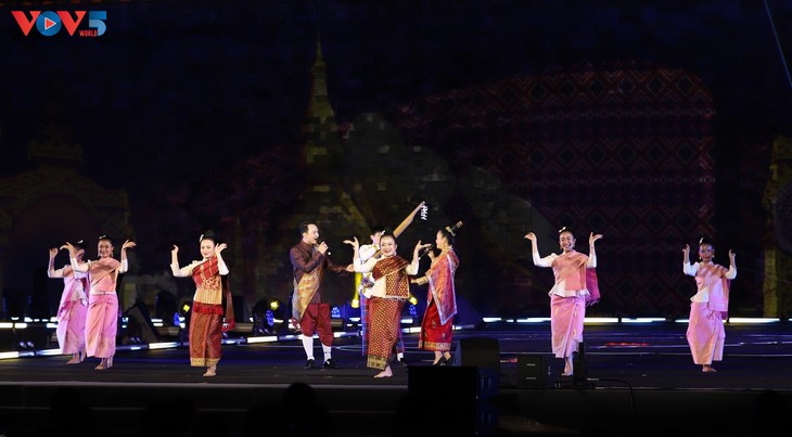 Lễ hội Văn hóa Thế giới lần thứ nhất rực rỡ khai màn tại Hà Nội - ảnh 15