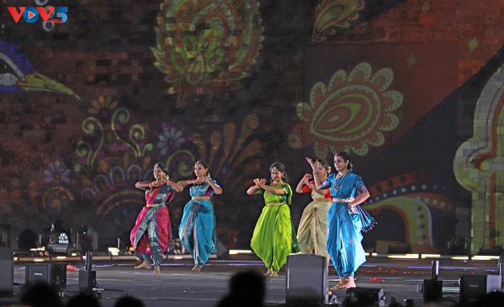 Lễ hội Văn hóa Thế giới lần thứ nhất rực rỡ khai màn tại Hà Nội - ảnh 19