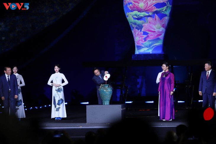 Lễ hội Văn hóa Thế giới lần thứ nhất rực rỡ khai màn tại Hà Nội - ảnh 7