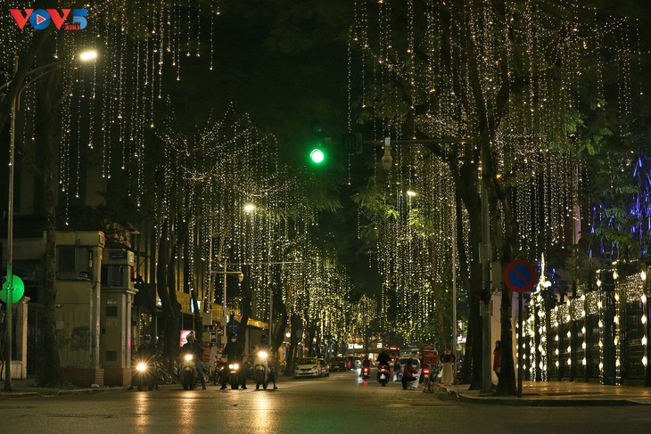 Lung linh Giáng sinh Hà Nội  - ảnh 21