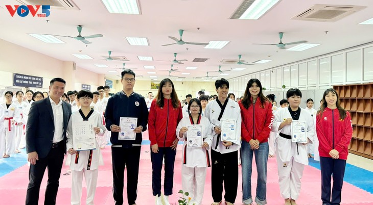 Nhà vô địch SEA Games giao lưu, truyền lửa Taekwondo tại CLB Nghĩa Tân - ảnh 3
