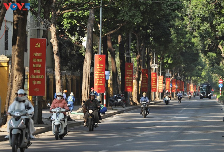 Thủ đô Hà Nội rợp cờ hoa hướng về Đại hội XIV của Đảng - ảnh 1