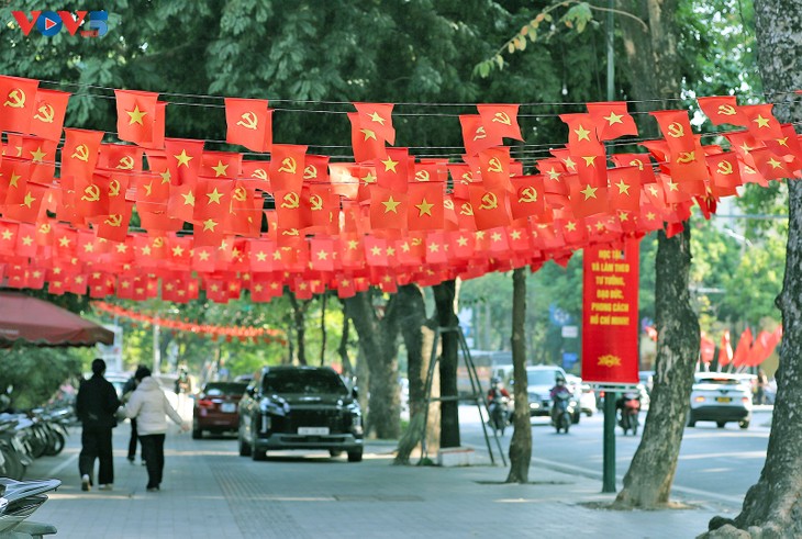 Thủ đô Hà Nội rợp cờ hoa hướng về Đại hội XIV của Đảng - ảnh 7