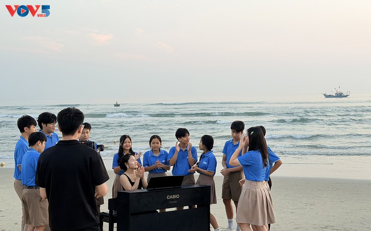 “Chấm & Chạm” – Khi nghệ thuật trở thành điểm tựa tinh thần - ảnh 13