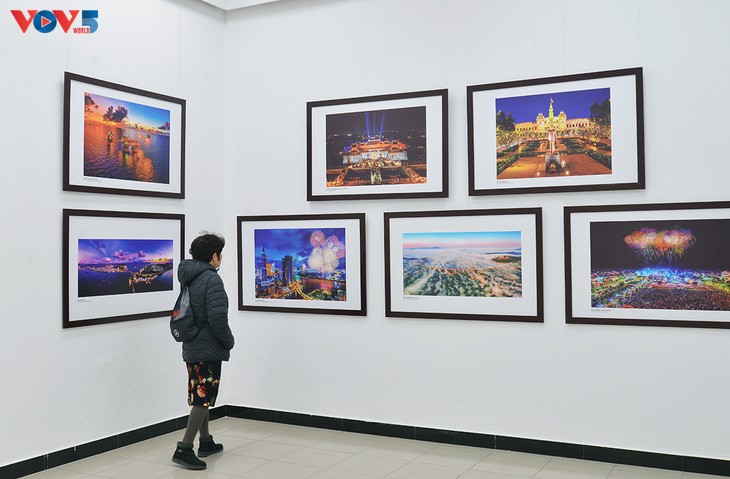 Triển lãm ảnh Mừng Đảng, Mừng Xuân và thành công Đại hội XIV của Đảng - ảnh 2