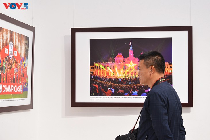 Triển lãm ảnh Mừng Đảng, Mừng Xuân và thành công Đại hội XIV của Đảng - ảnh 6