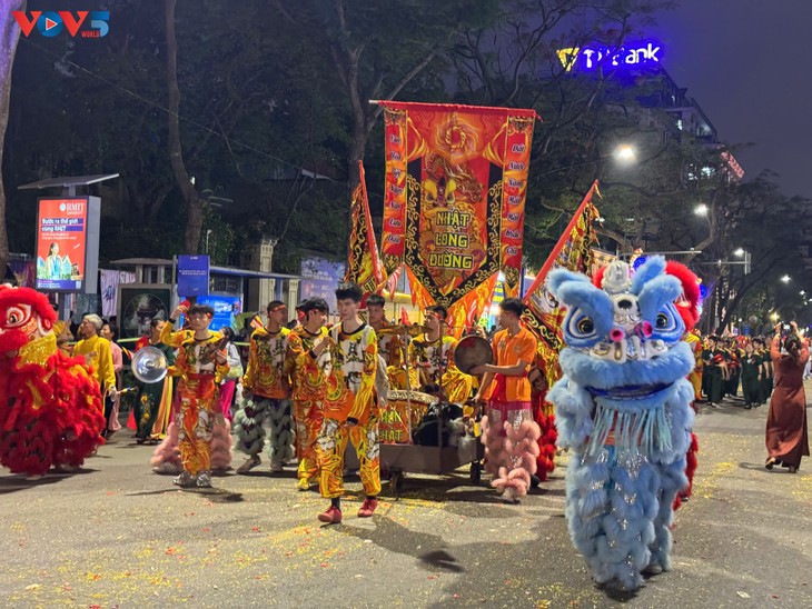 Rực rỡ đêm rước xá lợi Phật tại Hà Nội - ảnh 8