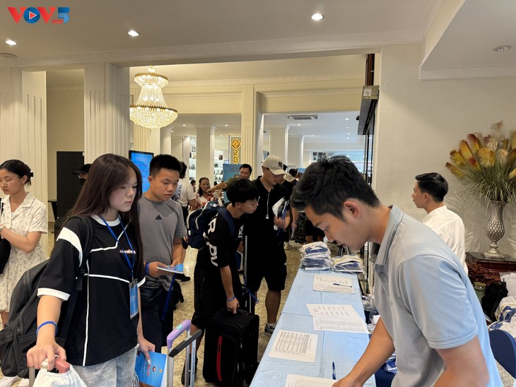 Trại hè Việt Nam 2025 ngày đầu đón các đại biểu thanh thiếu niên kiều bào