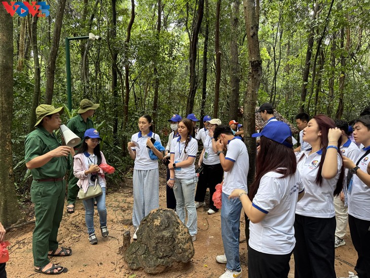 Trại sinh kiều bào Trại hè 2025: nghẹn ngào, tự hào khi “chạm vào” lịch sử dân tộc - ảnh 15
