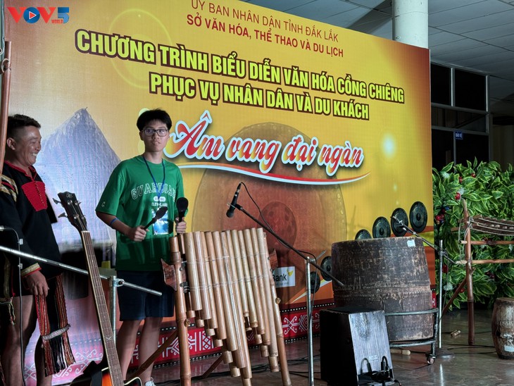  Đoàn Trại hè Việt Nam 2025 trao 70 triệu đồng hỗ trợ hộ nghèo buôn Tuôr B, xã Ea Na, tỉnh Đắk Lắk - ảnh 7