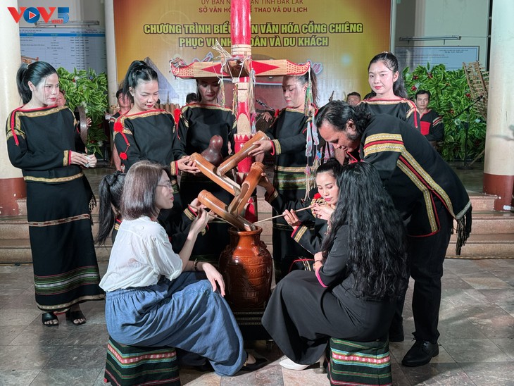  Đoàn Trại hè Việt Nam 2025 trao 70 triệu đồng hỗ trợ hộ nghèo buôn Tuôr B, xã Ea Na, tỉnh Đắk Lắk - ảnh 5