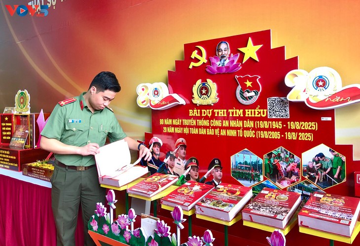 Trao giải Cuộc thi tìm hiểu 80 năm Ngày truyền thống Công an nhân dân - ảnh 2