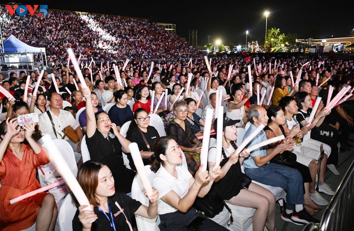 Triển lãm thành tựu đất nước: Khắc hoạ trí tuệ, lòng dũng cảm, kiên cường, giàu lòng nhân ái của dân tộc Việt Nam - ảnh 2