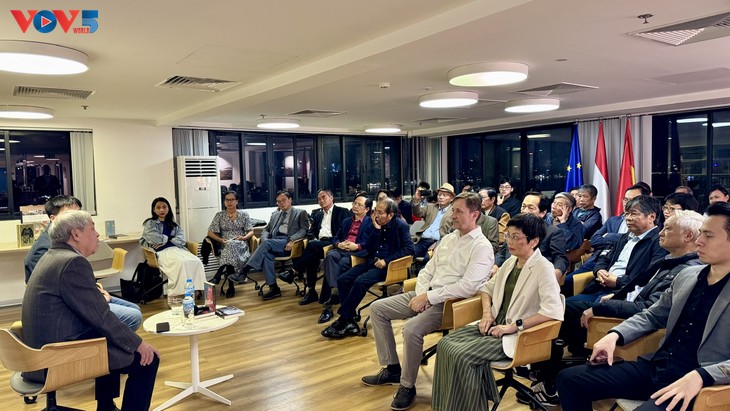 Dịch giả Giáp Văn Chung nói về Nhà văn Hungary László Krasznahorkai với giải Nobel 2025 - ảnh 2