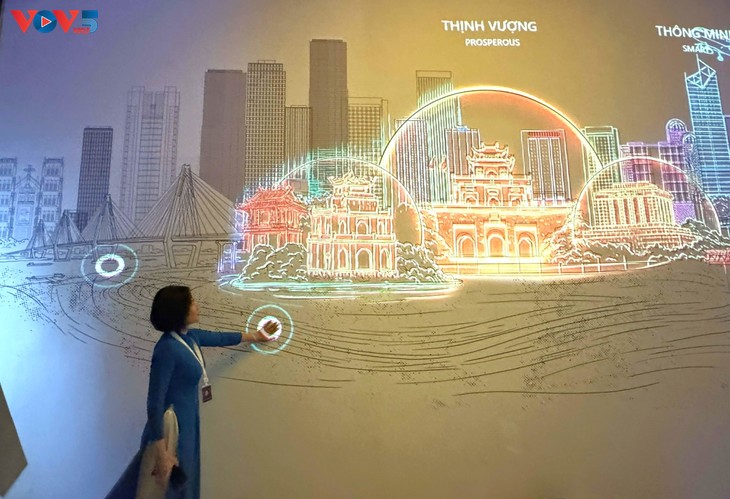 Ra mắt không gian triển lãm số “Hà Nội rạng rỡ- Ánh sáng và di sản” - ảnh 1