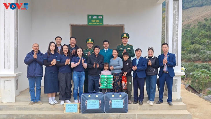 VOV cùng các đơn vị hảo tâm hỗ trợ các hộ gia đình xóa nhà tạm, nhà dột nát      - ảnh 1