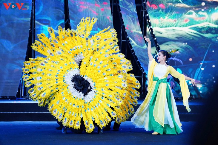 Hội chợ Mùa Xuân 2026 sôi động với các chương trình ca nhạc phục vụ người dân - ảnh 1