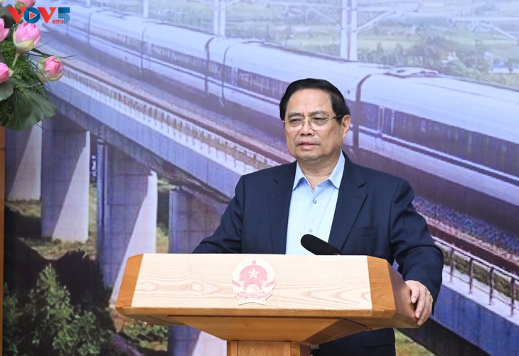 Thủ tướng Phạm Minh Chính yêu cầu đẩy nhanh hơn tiến độ của các dự án, công trình trọng điểm trong lĩnh vực đường sắt - ảnh 1