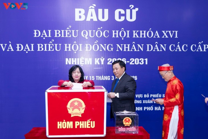 Chủ tịch nước Lương Cường và lãnh đạo Đảng, Nhà nước thực hiện nghĩa vụ cử tri - ảnh 2