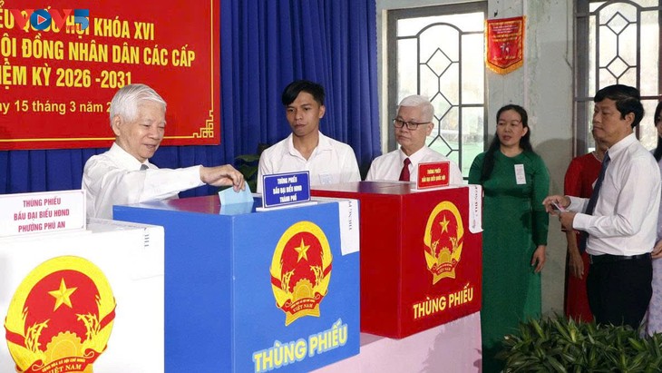 Chủ tịch nước Lương Cường và lãnh đạo Đảng, Nhà nước thực hiện nghĩa vụ cử tri - ảnh 3