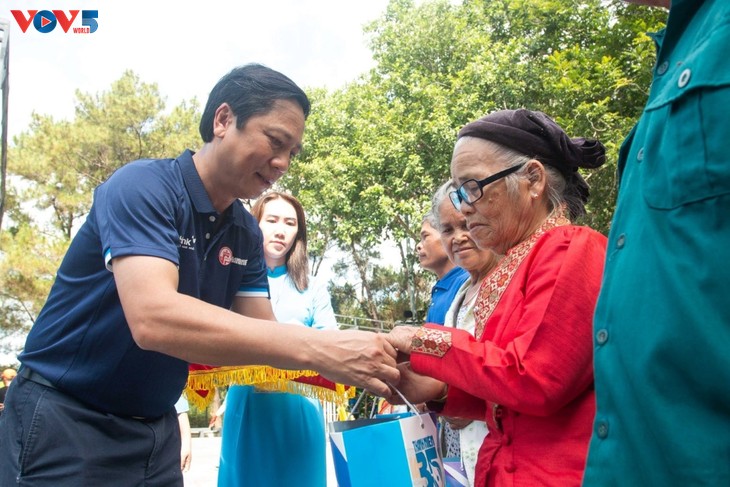 Cycling for peace begins in Quang Tri former battlefield  - ảnh 2