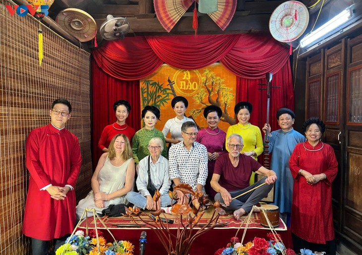 Emeritus artisan revives Hanoi’s Ca Tru tradition - ảnh 2